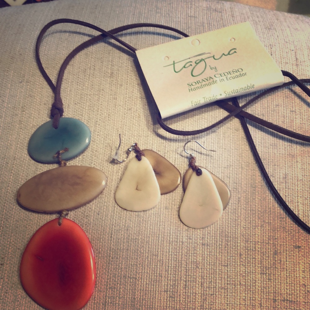 Necklace and earring set